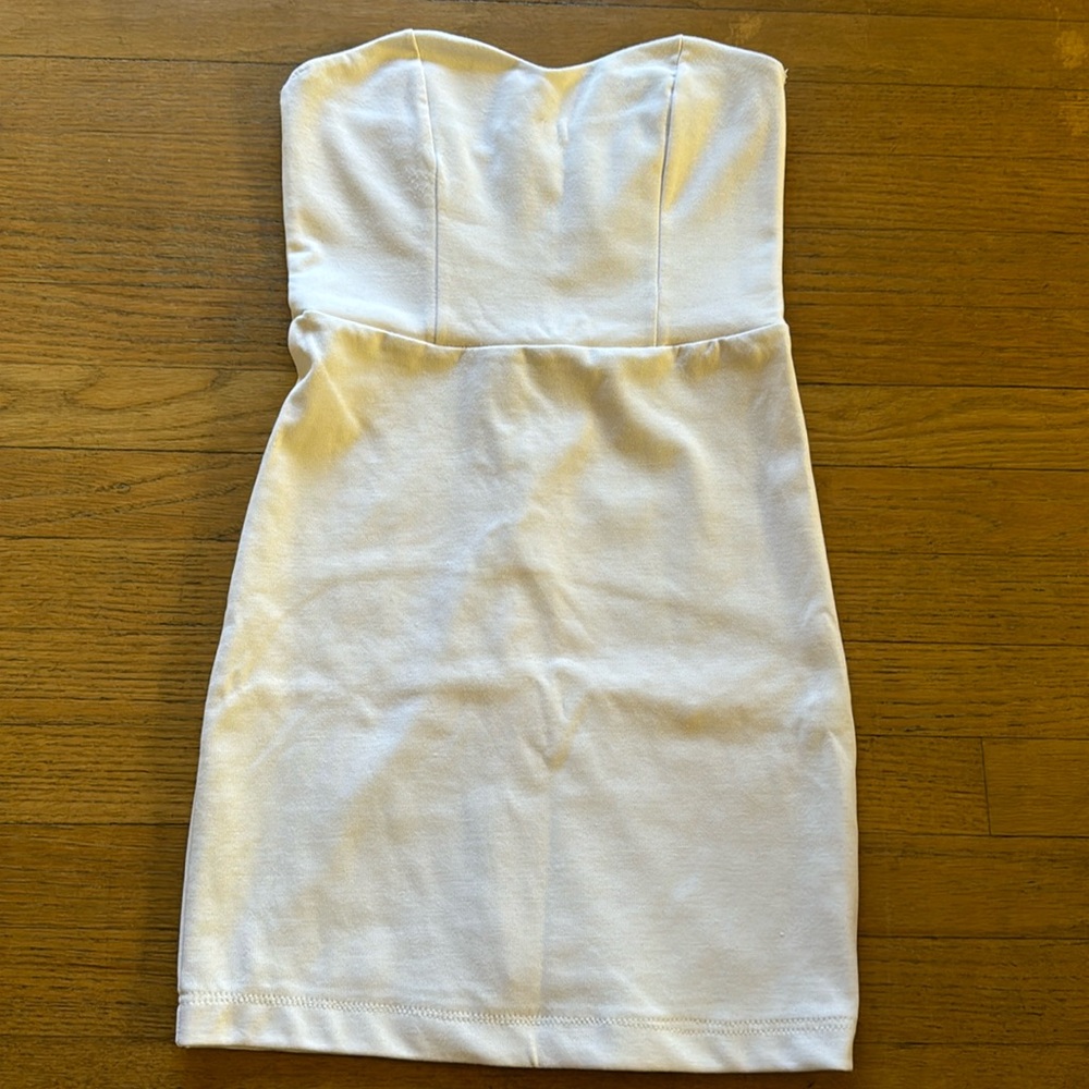 [Petite] Foreign Exchange Strapless Sweetheart Bodycon Dress